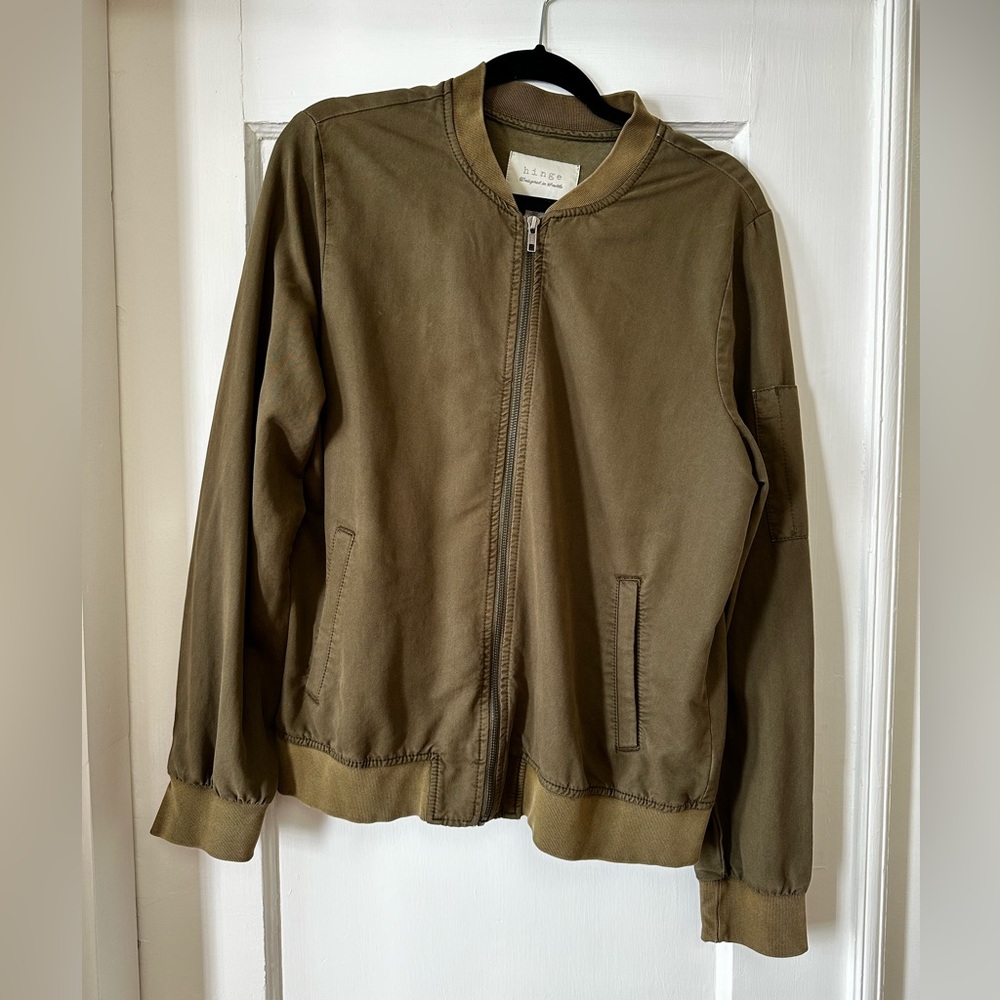 Hinge jacket